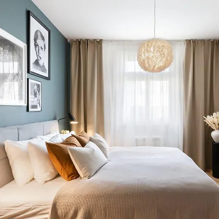 Days - Luxury In The Old Town 아파트 *