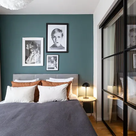 Days - Luxury In The Old Town 아파트 *